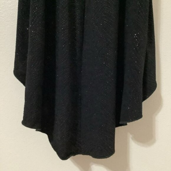 Elegant Black Sleeveless Dress - Picture 8 of 9